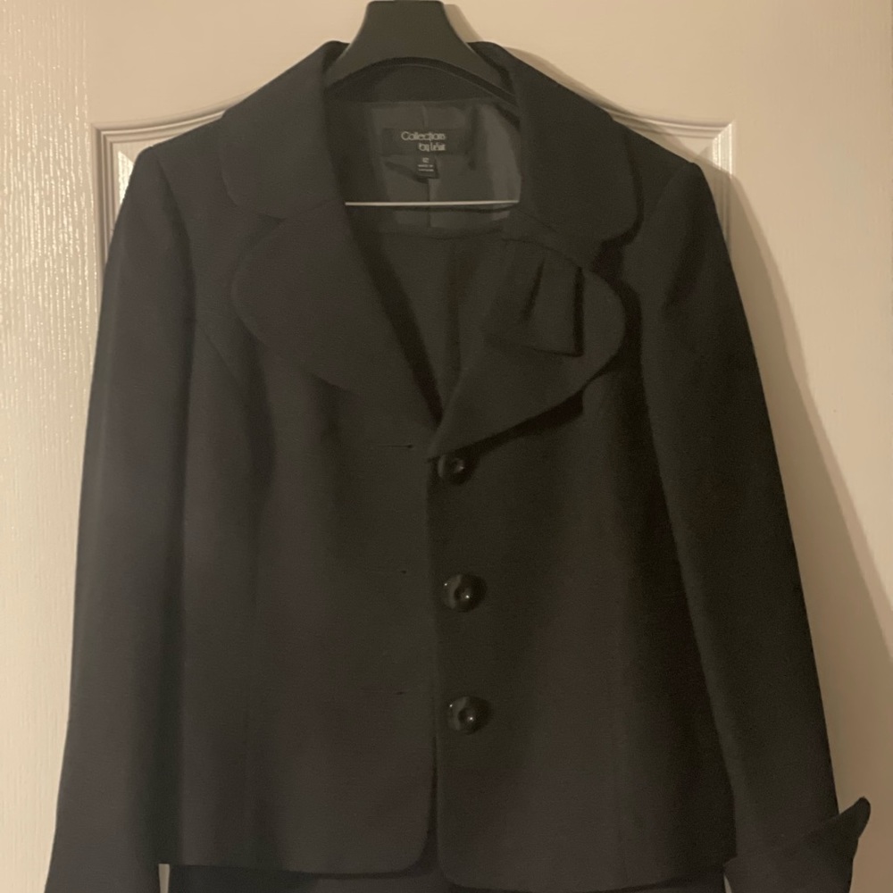 Beautiful 2 piece black suit by Collections Le Suit size 12